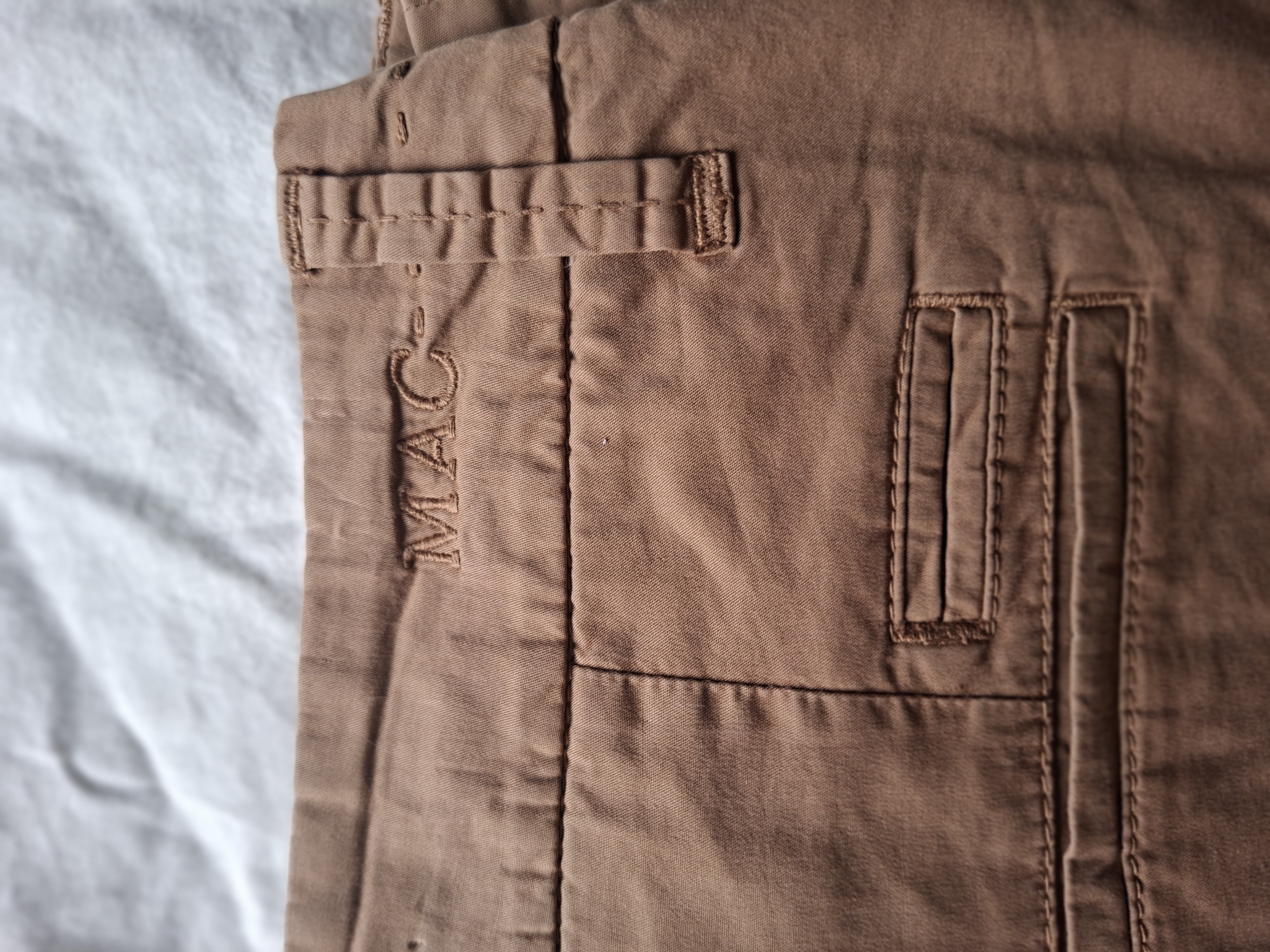MAC taupe chino broek