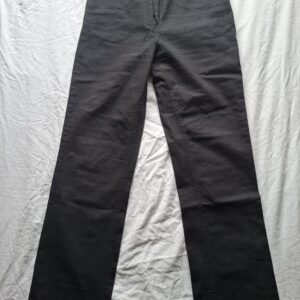 Zwarte flared broek met strass details en witte stiksels