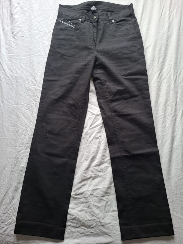 Zwarte flared broek met strass details en witte stiksels