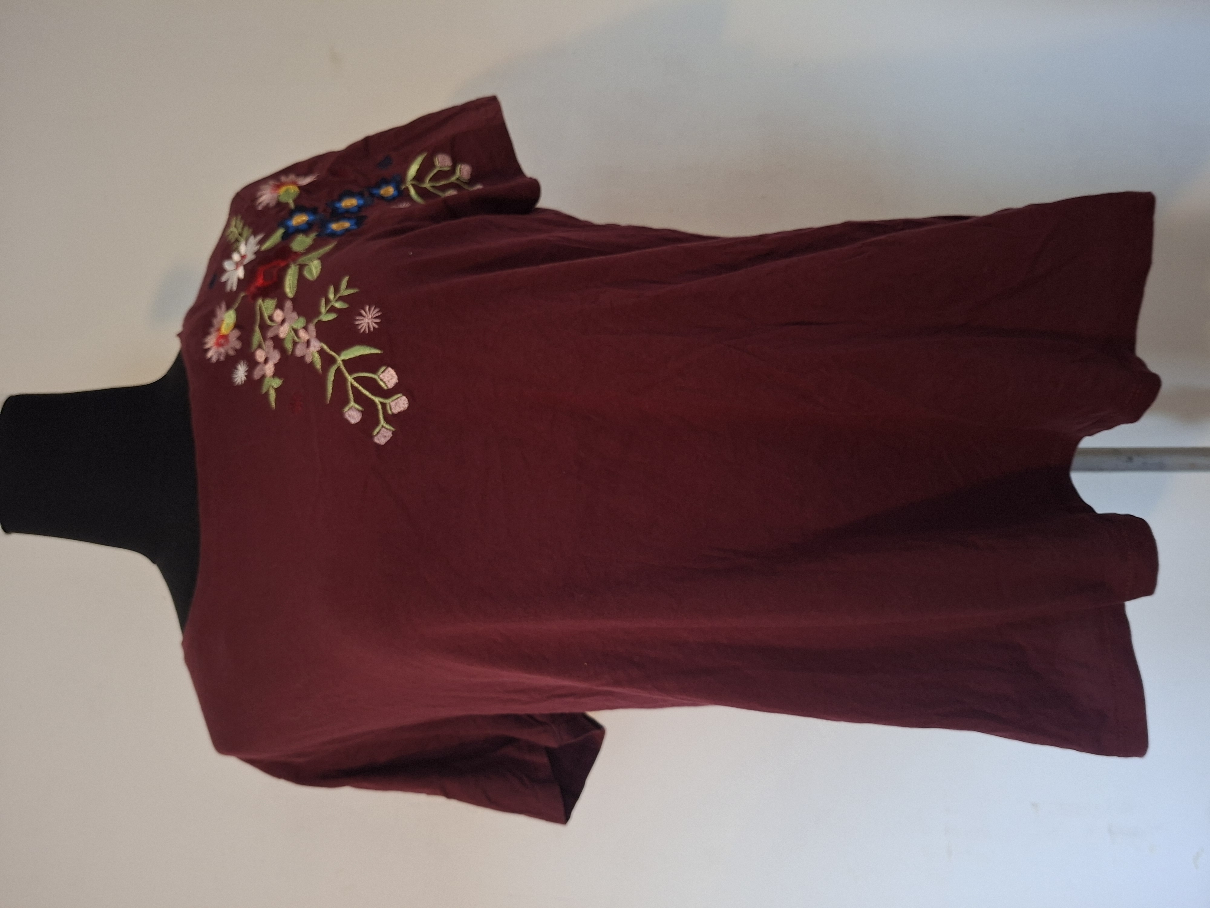 20260403_164707 Clockhouse (C&A) T-shirt met Bloemen Borduurwerk