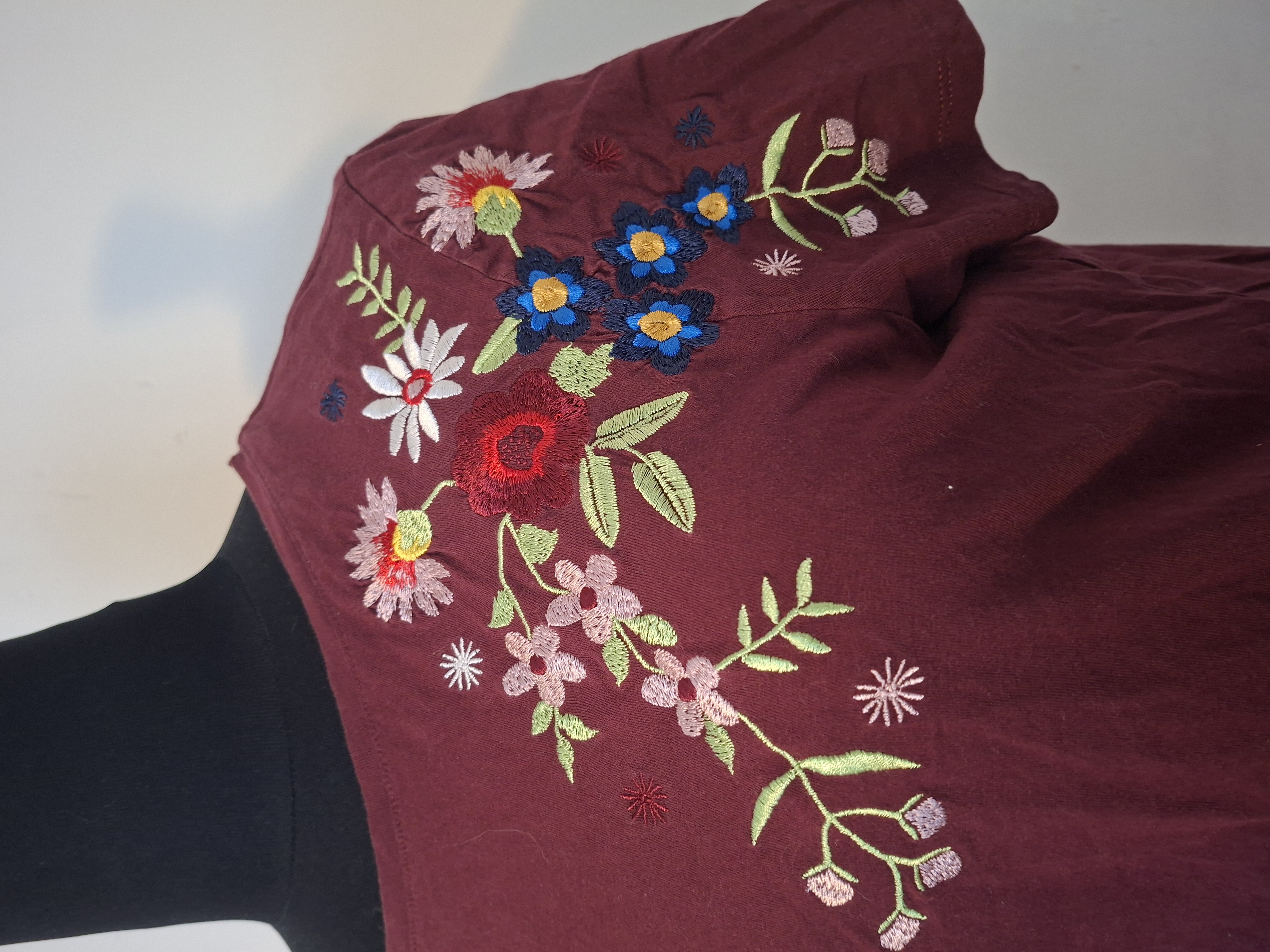 20260403_164711 Clockhouse (C&A) T-shirt met Bloemen Borduurwerk