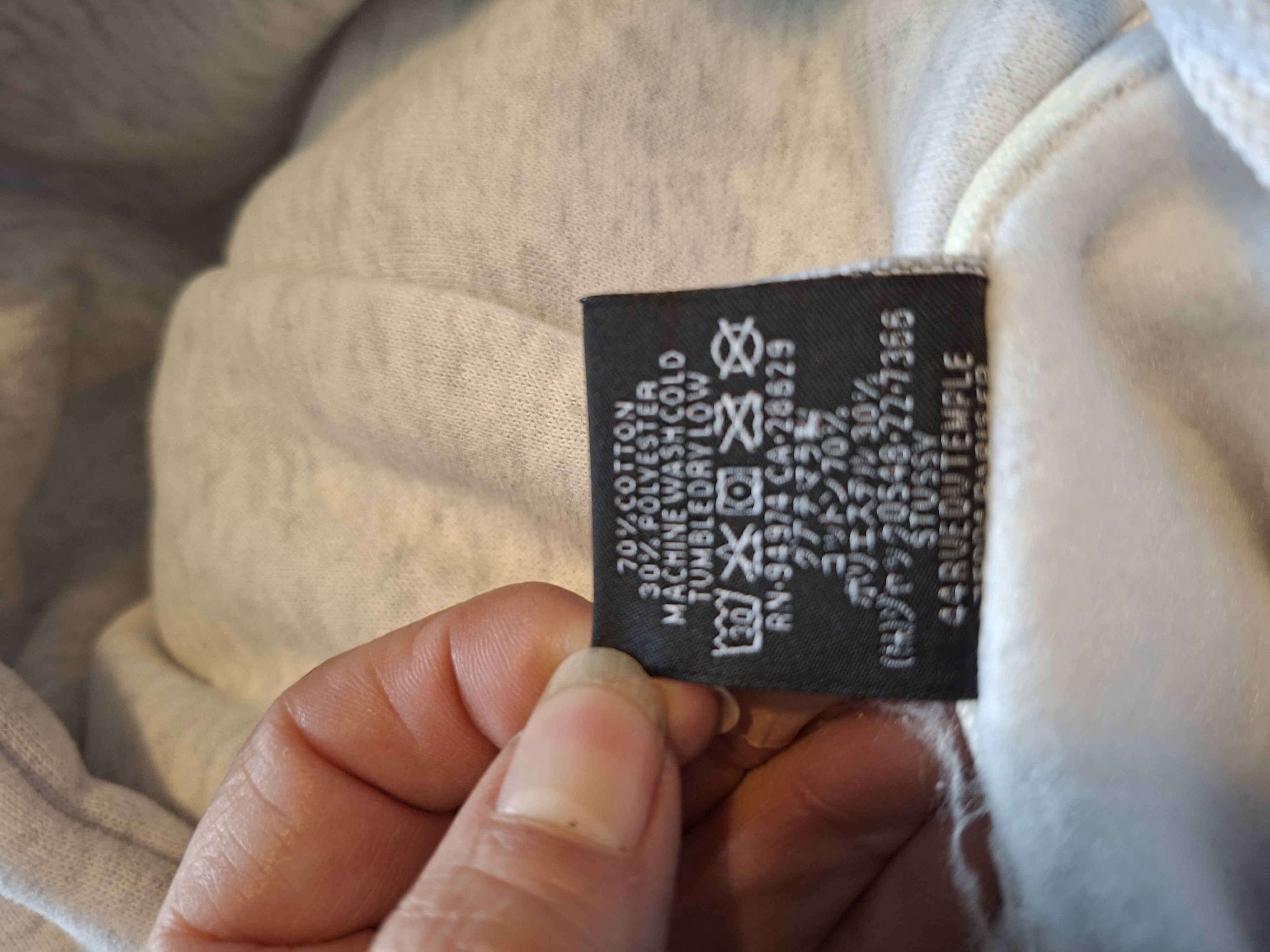 20260403_165531 Stussy hoodie lichtgrijs met rode 8-ball opdruk