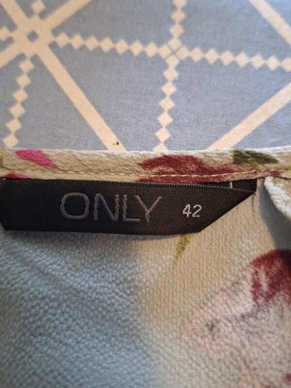 20260403_172007 ONLY Blouse met Bloemenprint