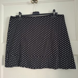 20260404_130055 Zwart rokje met witte stippen