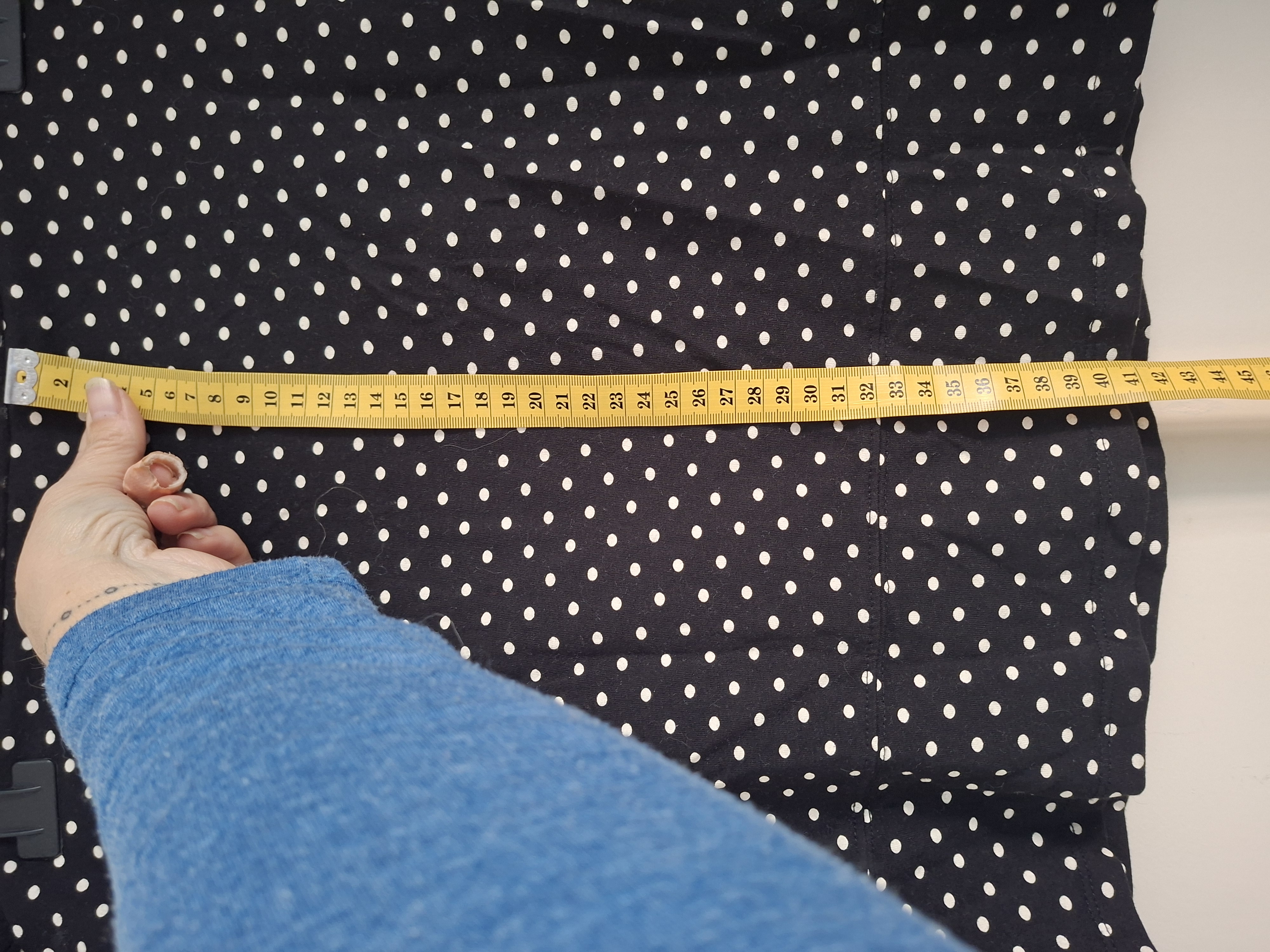 Zwart rokje met witte stippen