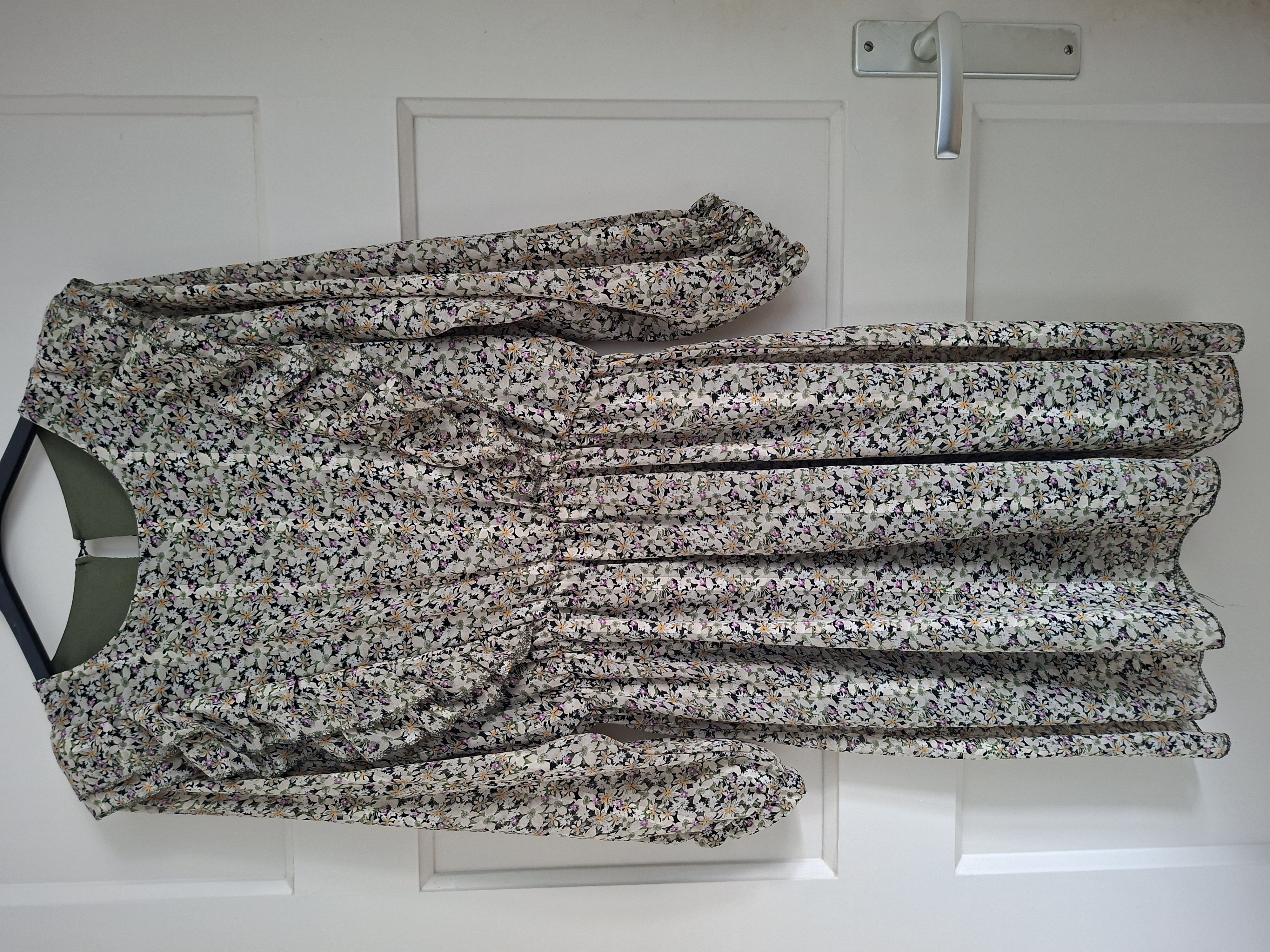 20260404_144428 Jurk met Bloemenprint