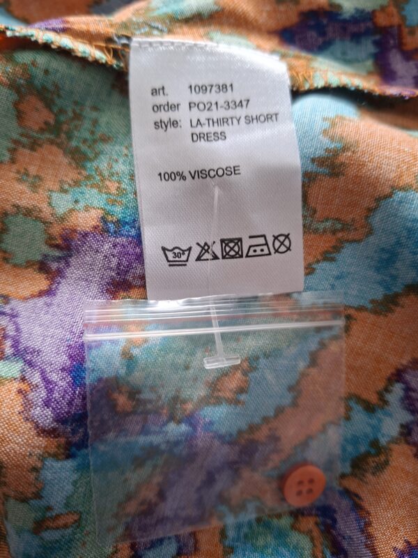 20260404_150542 Eksept korte jurk met abstracte print