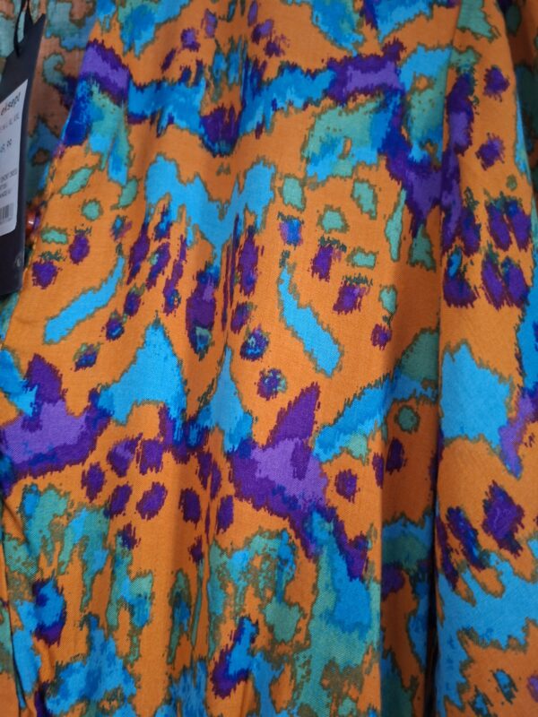 20260404_150720 Eksept korte jurk met abstracte print