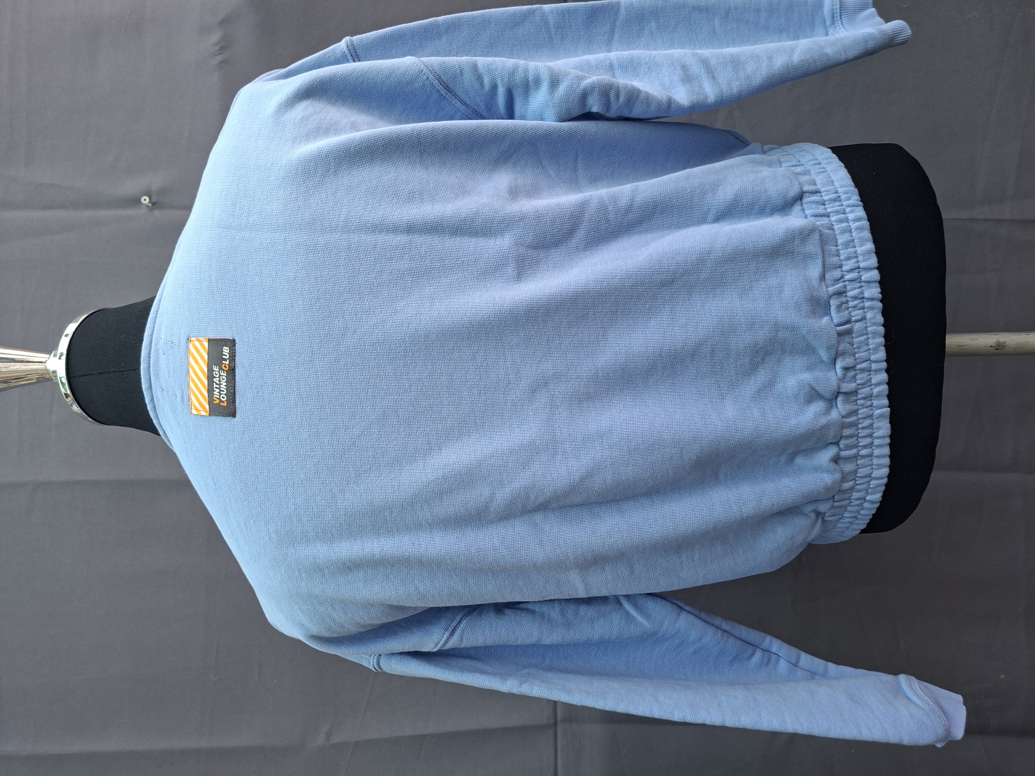 Vintage Lounge Club sweater lichtblauw met V-naad detail