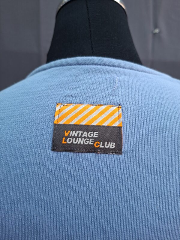 Vintage Lounge Club sweater lichtblauw met V-naad detail
