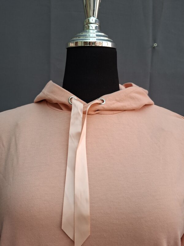 20260408_152108_001 Sylvie Meis cropped hoodie perzikroze met satijnen lint