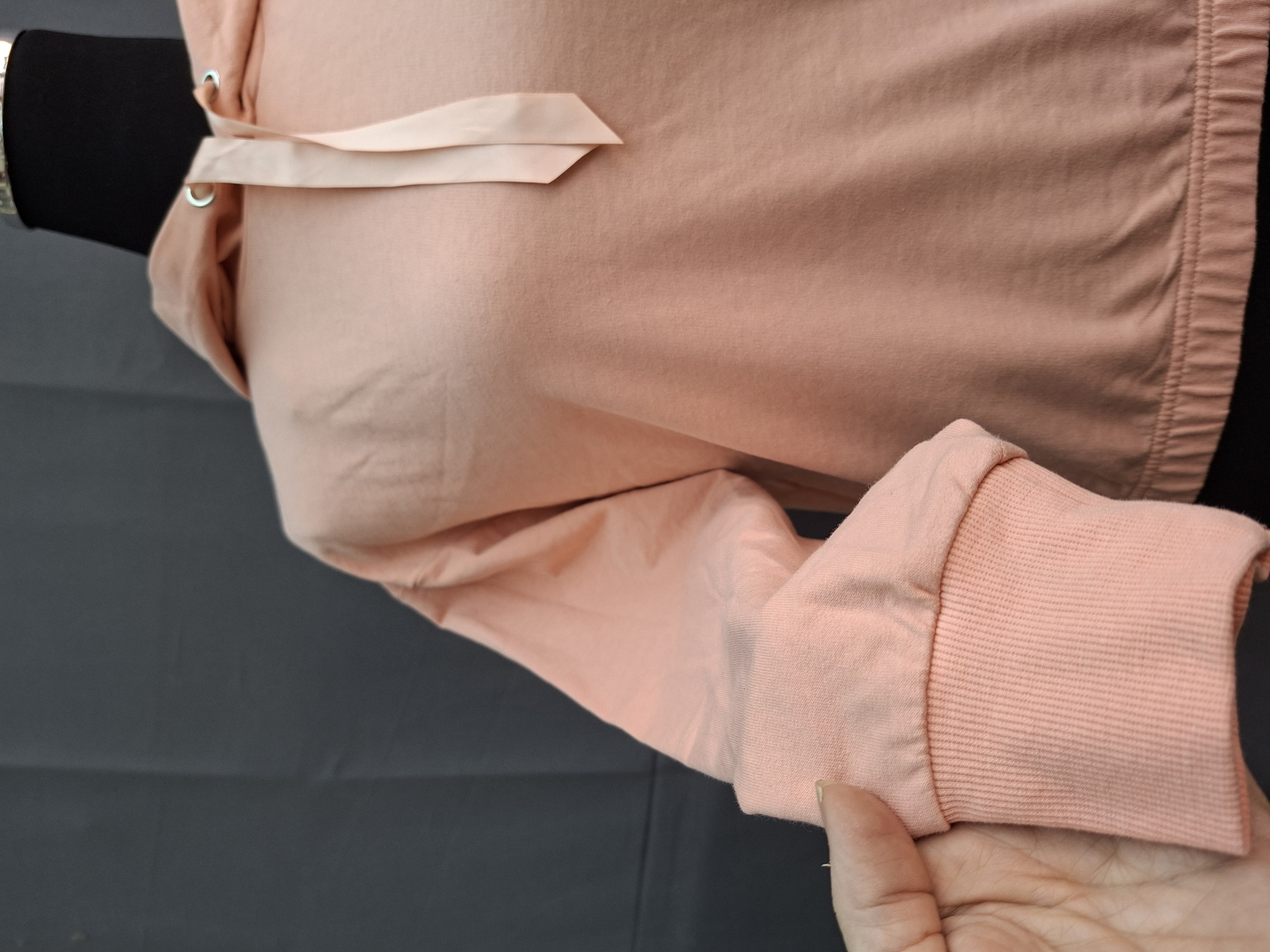 20260408_152112 Sylvie Meis cropped hoodie perzikroze met satijnen lint