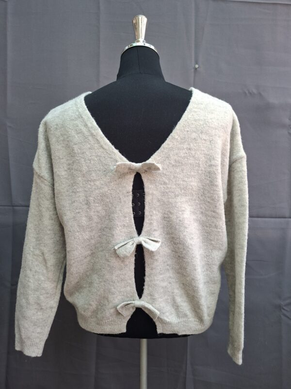 Peace & Love trui crème met openrug en strikken