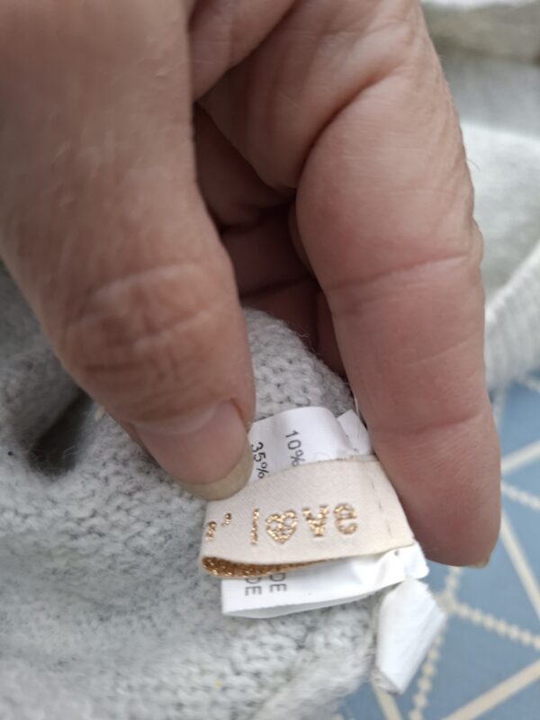 Peace & Love trui crème met openrug en strikken