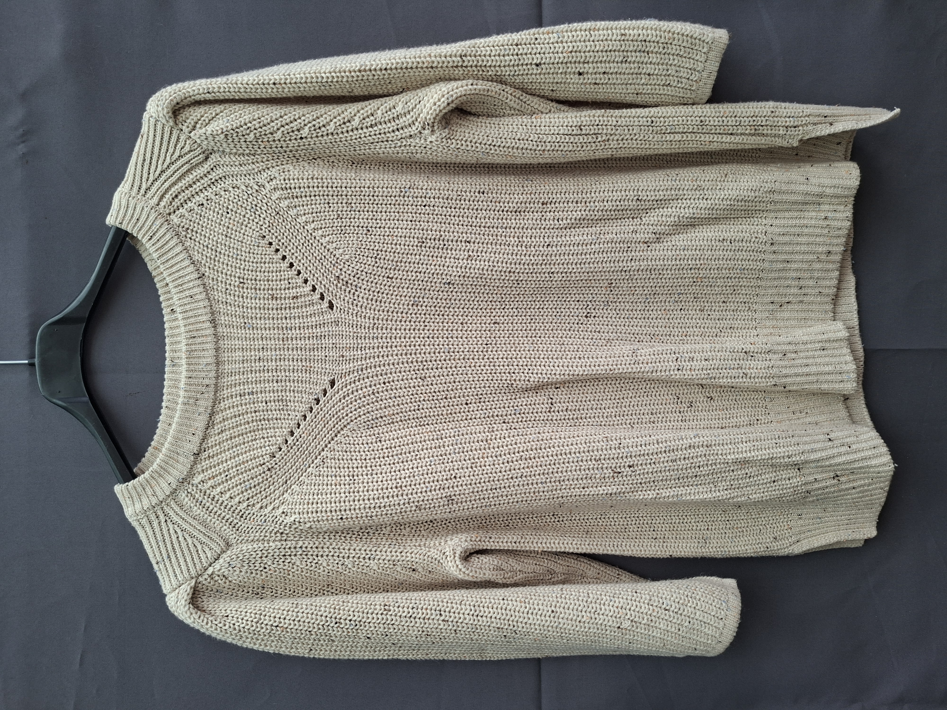 Grofgebreide trui crème gemeleerd met ajourdetail