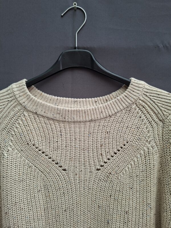 Grofgebreide trui crème gemeleerd met ajourdetail