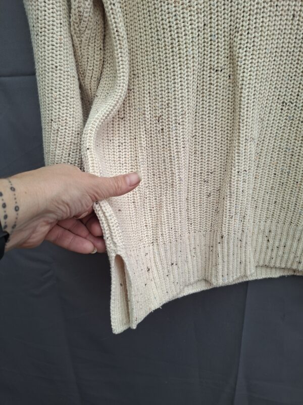 Grofgebreide trui crème gemeleerd met ajourdetail