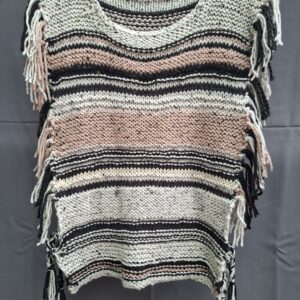 Handgebreide gestreepte spencer ecru/oud-roze/zwart met franjes