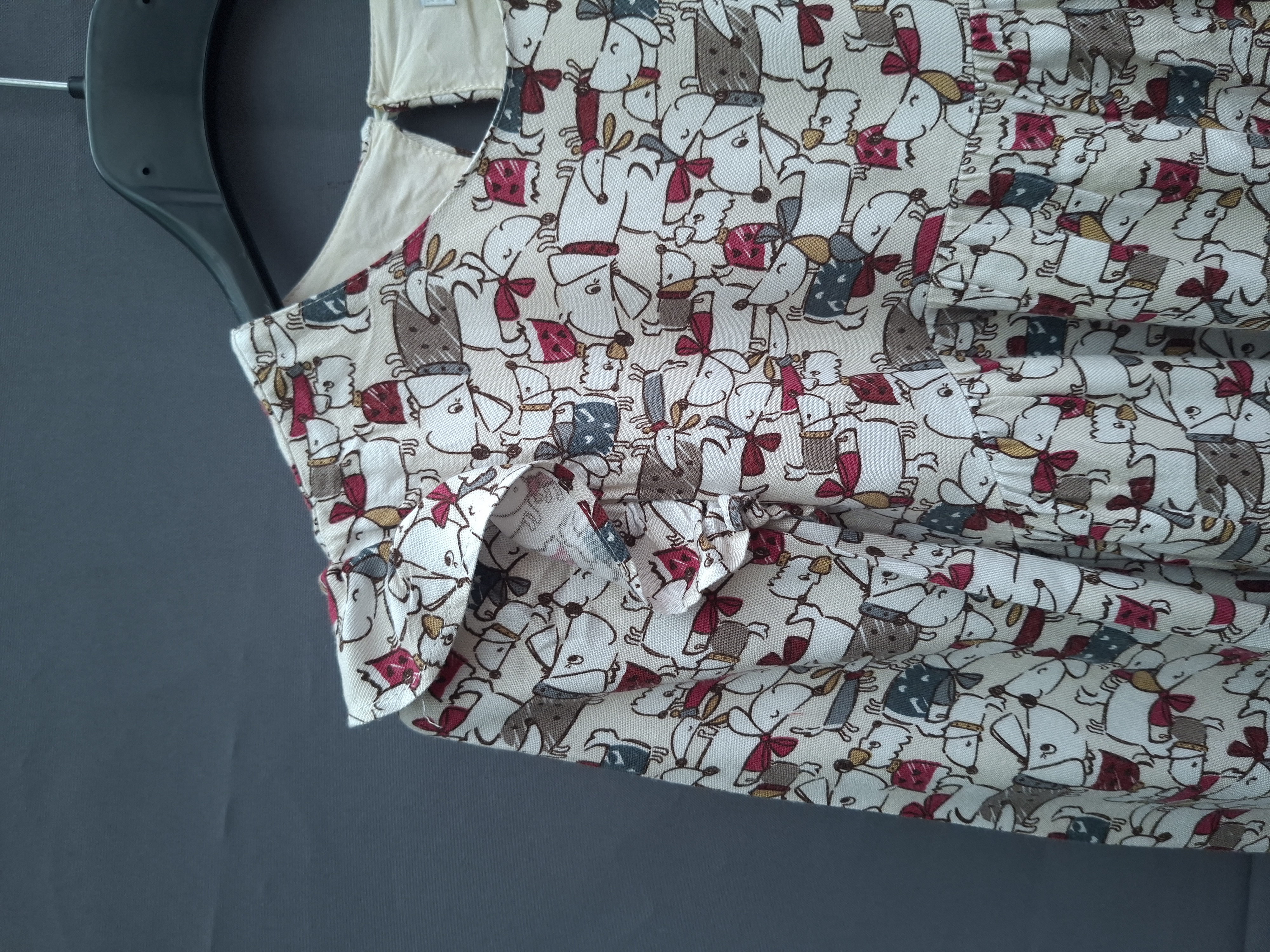 Mayoral meisjesjurk met hondenmotief en ruche schouders