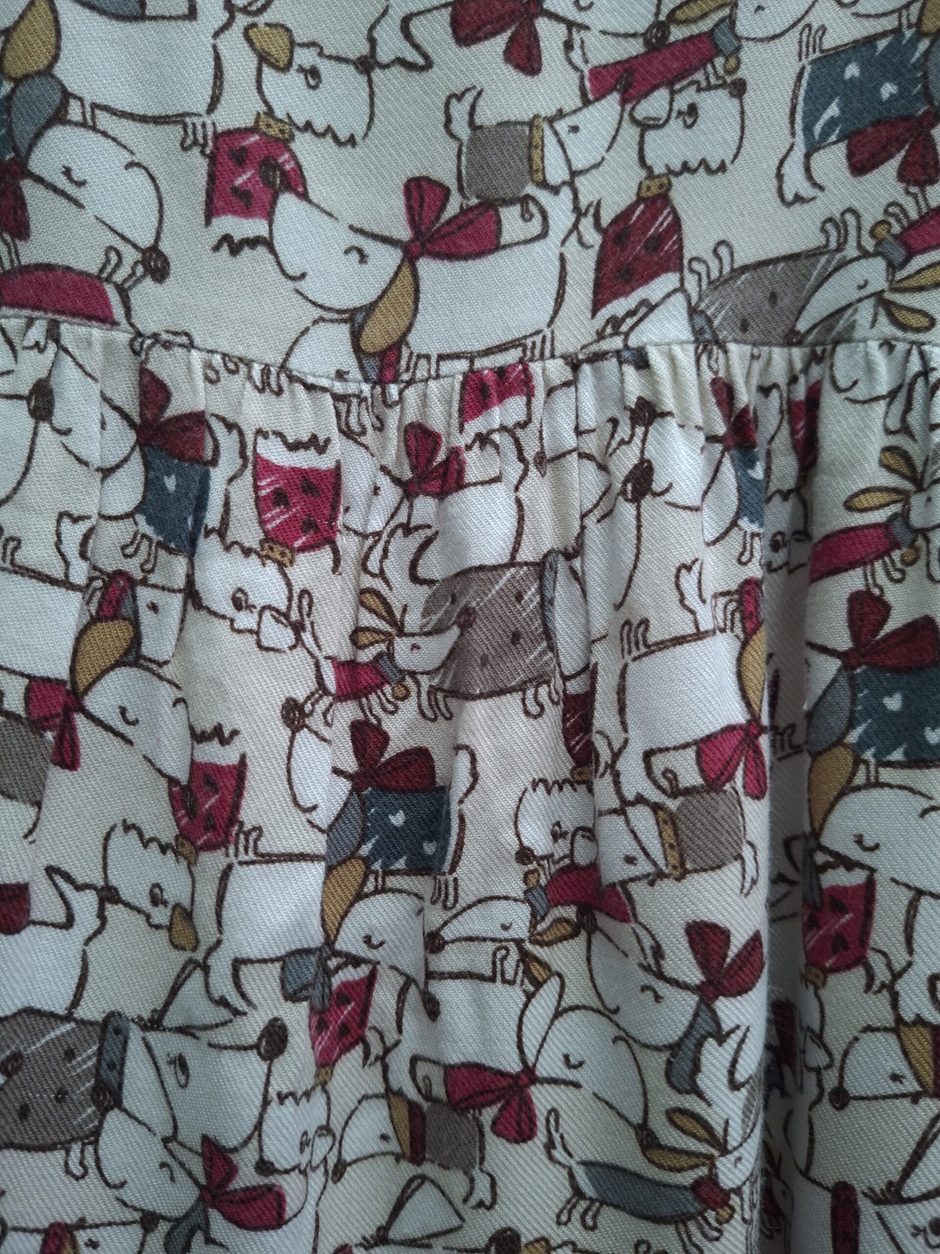 Mayoral meisjesjurk met hondenmotief en ruche schouders