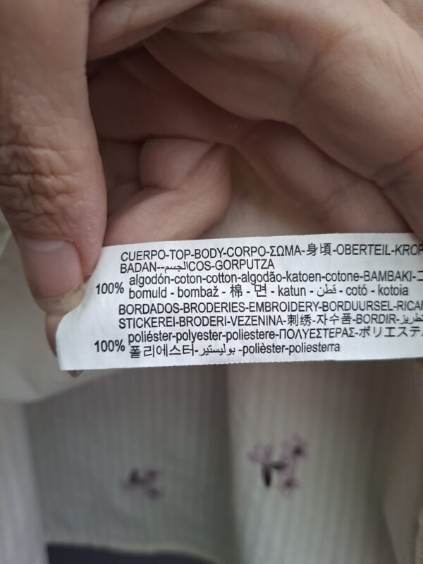 Zara meisjesblouse crème met geborduurde bloemetjes en scallop kraag