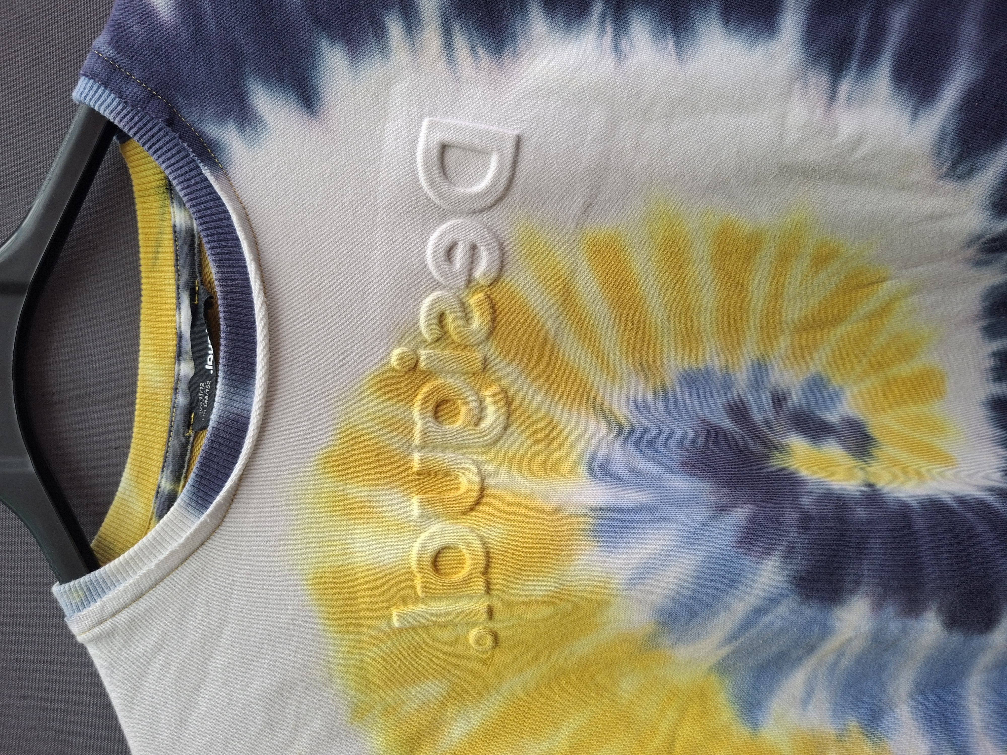 20260409_185335 Desigual sweater tie-dye geel/blauw/paars