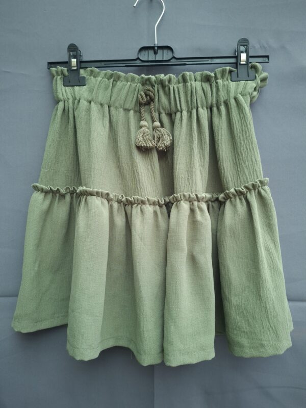 20260409_185541 Mayoral rokje groen met volant en kwastjeskoord