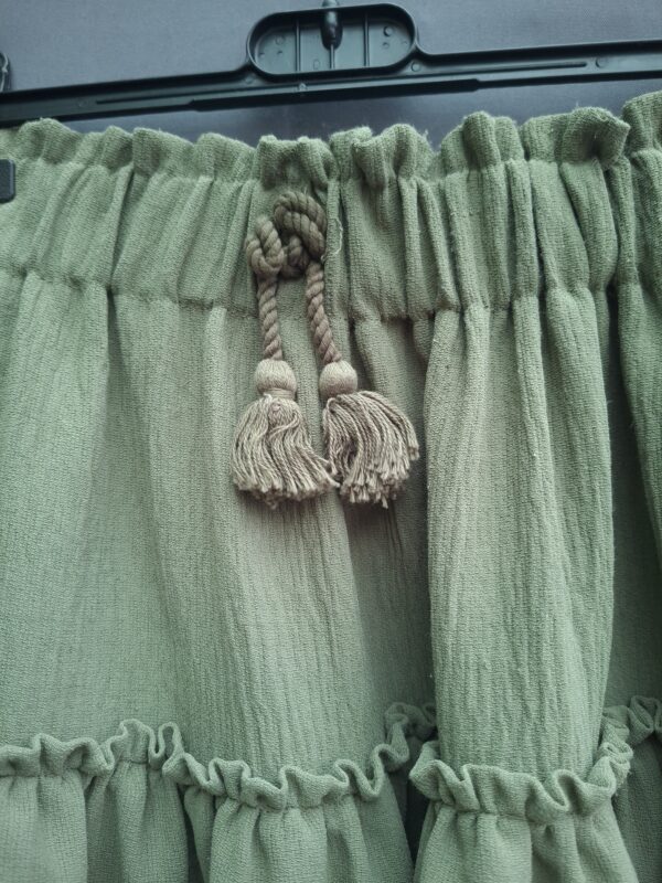 20260409_185554 Mayoral rokje groen met volant en kwastjeskoord