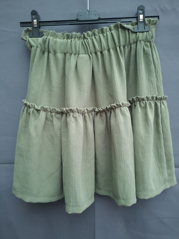 20260409_185602 Mayoral rokje groen met volant en kwastjeskoord