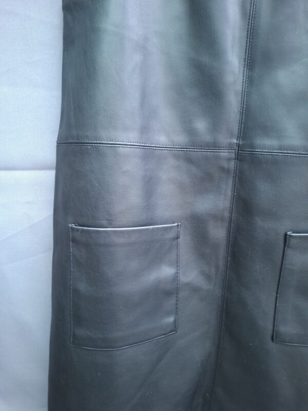 Zara kunstleren jurk zwart — mouwloos met zakken