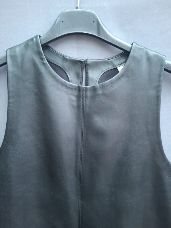 Zara kunstleren jurk zwart — mouwloos met zakken