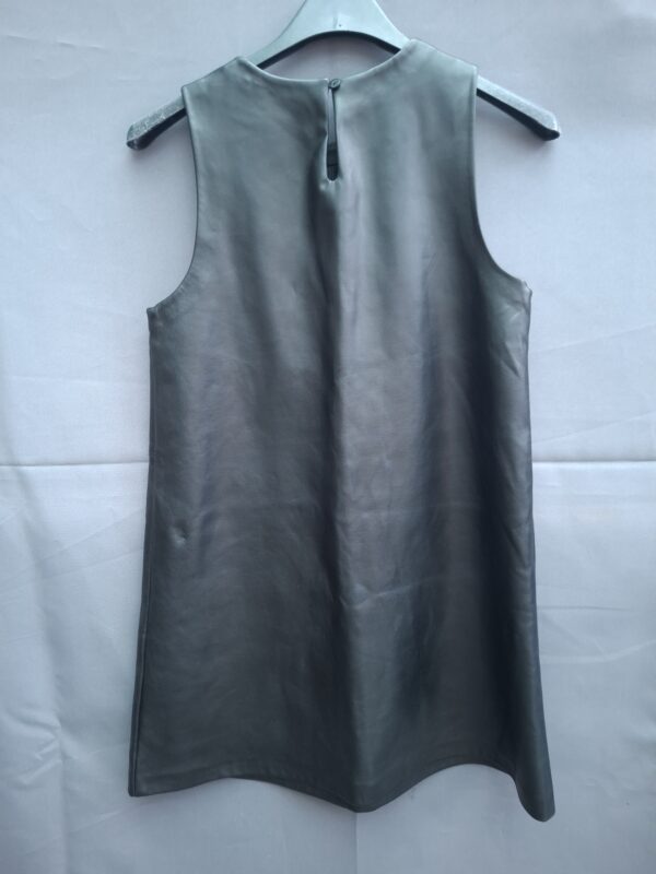 Zara kunstleren jurk zwart — mouwloos met zakken