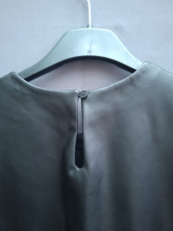 Zara kunstleren jurk zwart — mouwloos met zakken