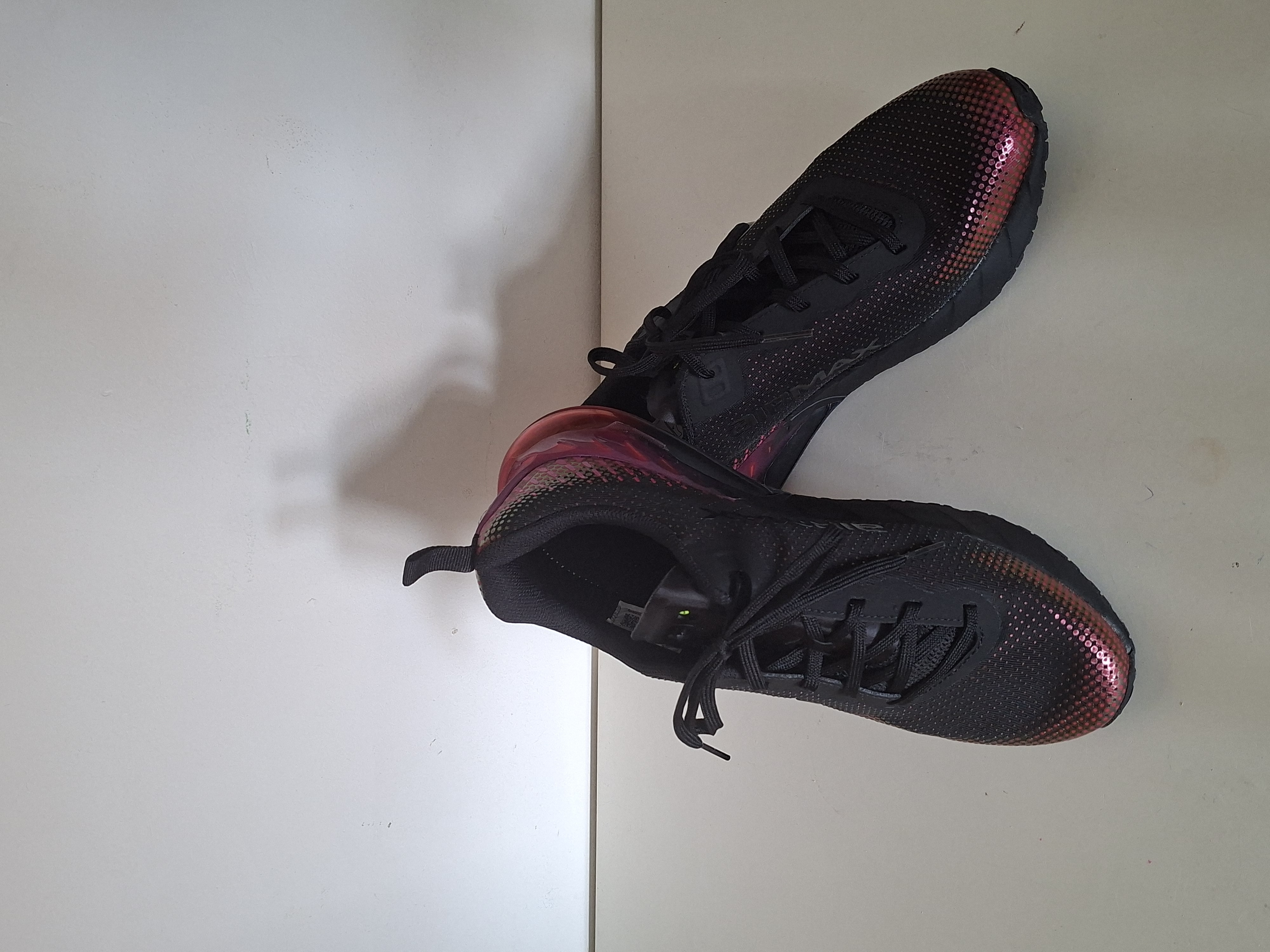 Nike Air Max sneakers zwart met roze-rood verloop