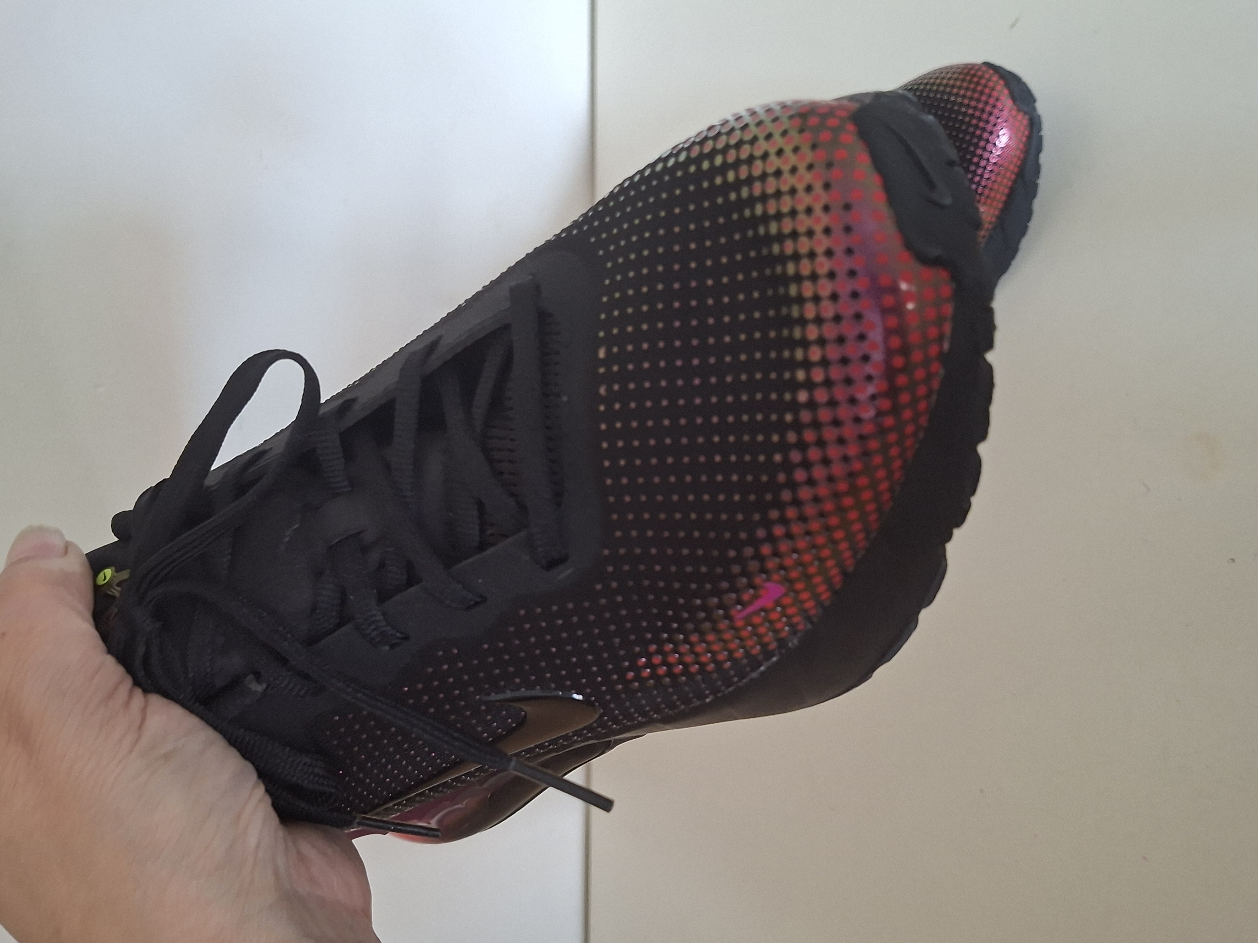 Nike Air Max sneakers zwart met roze-rood verloop