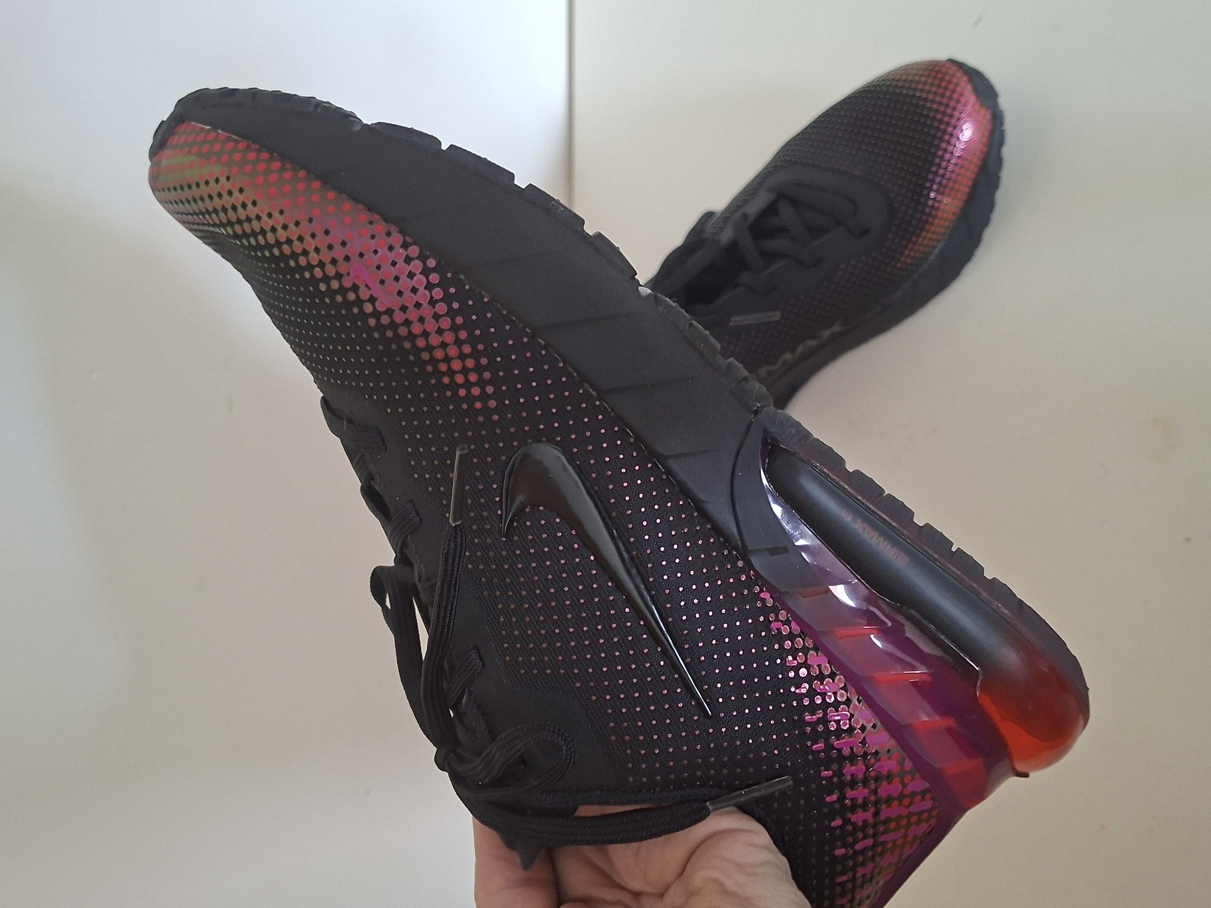 Nike Air Max sneakers zwart met roze-rood verloop