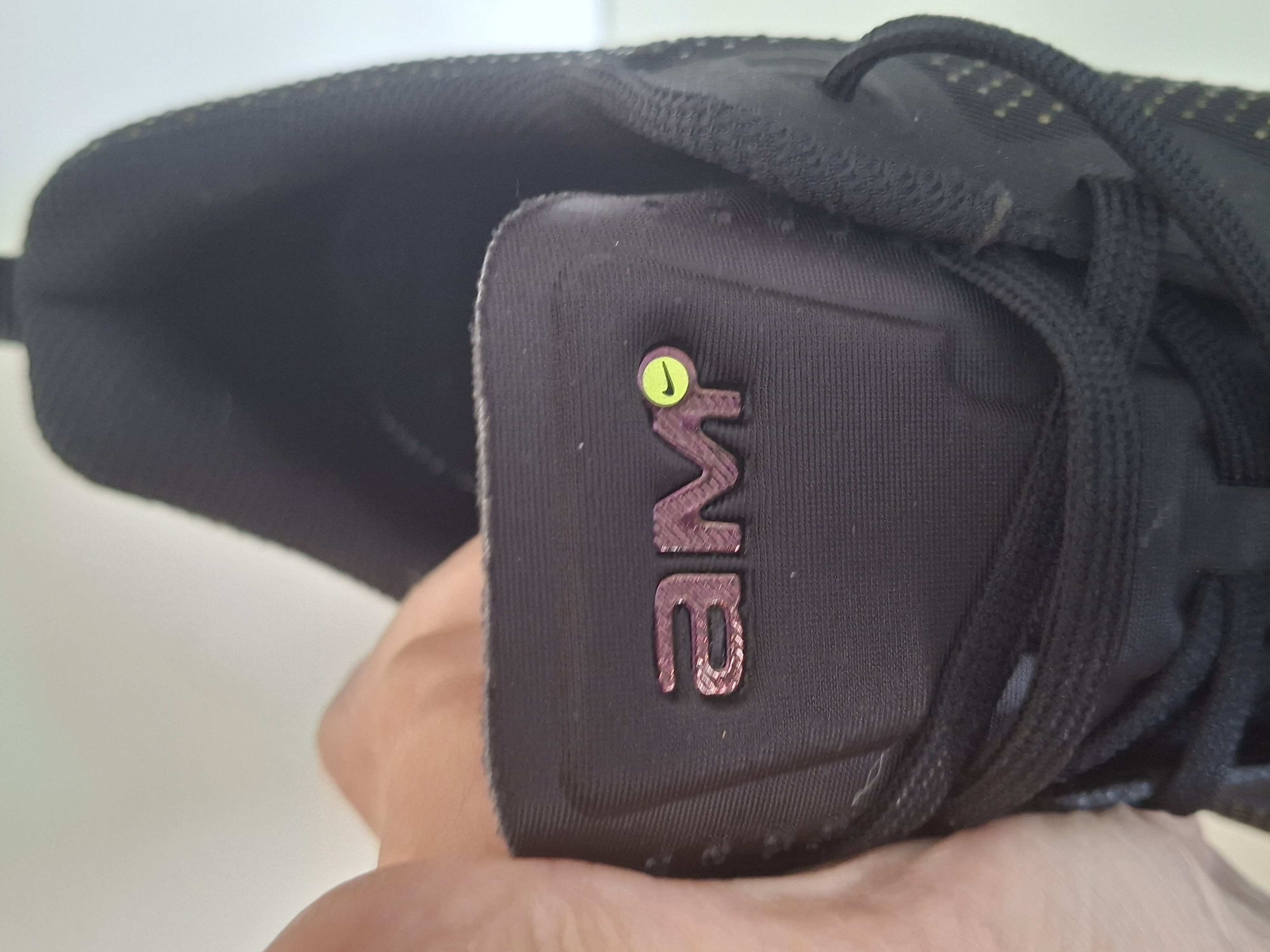 Nike Air Max sneakers zwart met roze-rood verloop