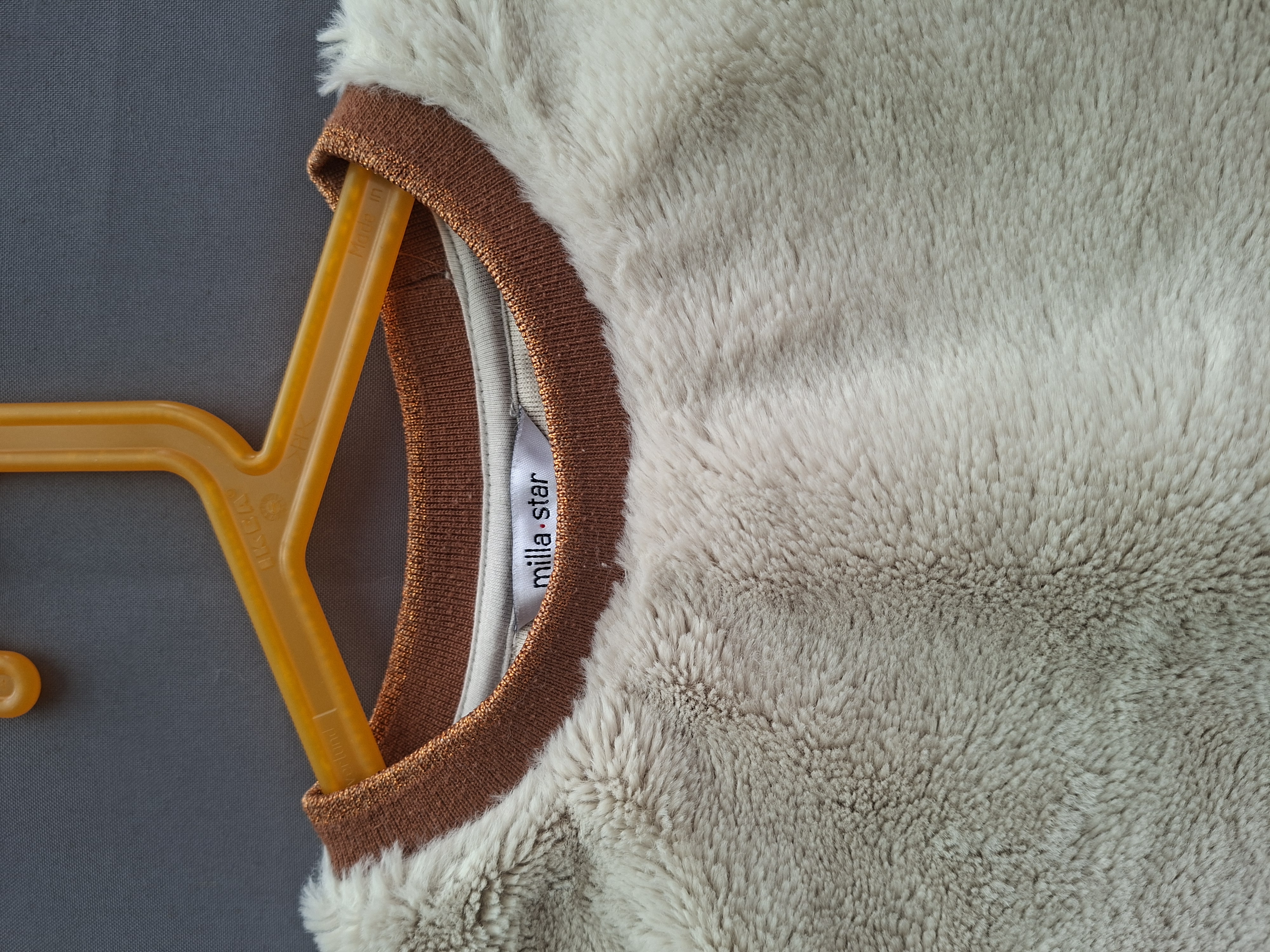 Milla Star teddy sweater ecru met roestbruin glinsterend boord