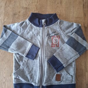 20260418_160941 Name It vest grijs marineblauw United Campus maat 98 gebruikt