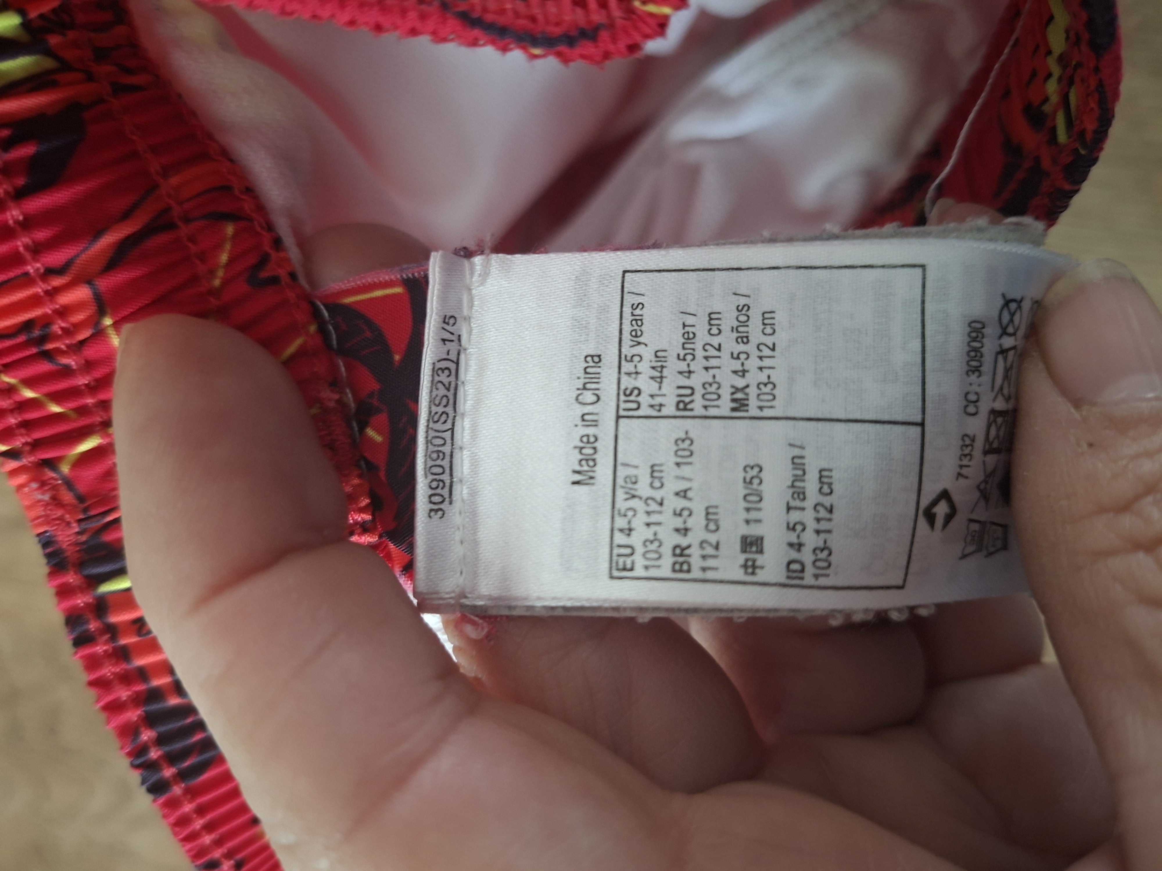 Olaian (Decathlon) zwembroek rood surf print maat 110 nette staat