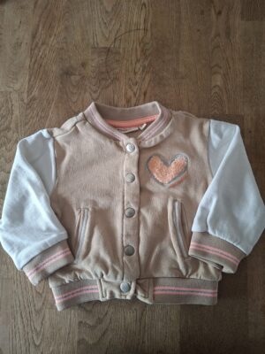 Bakkaboe baseball jasje beige "Let Love Rule" maat 80 nette staat