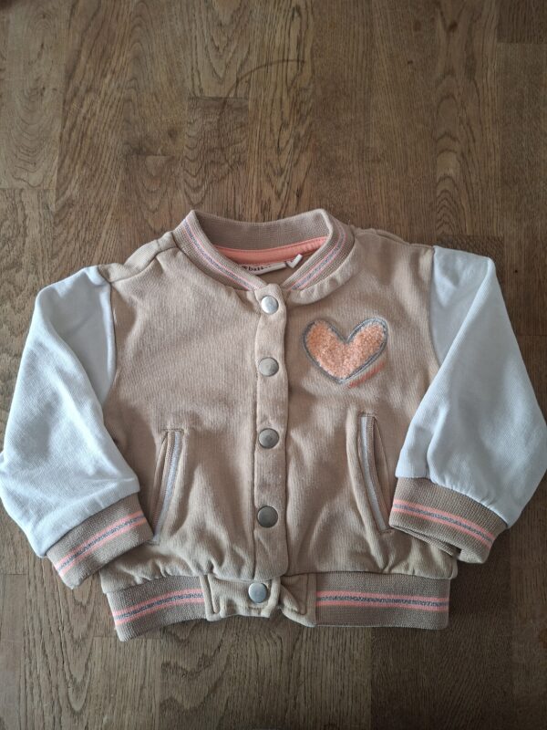 Bakkaboe baseball jasje beige "Let Love Rule" maat 80 nette staat