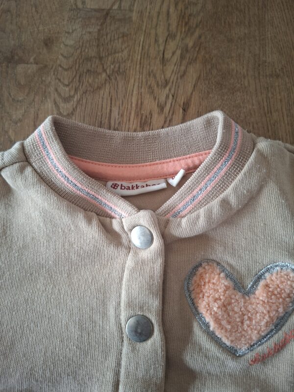 Bakkaboe baseball jasje beige "Let Love Rule" maat 80 nette staat