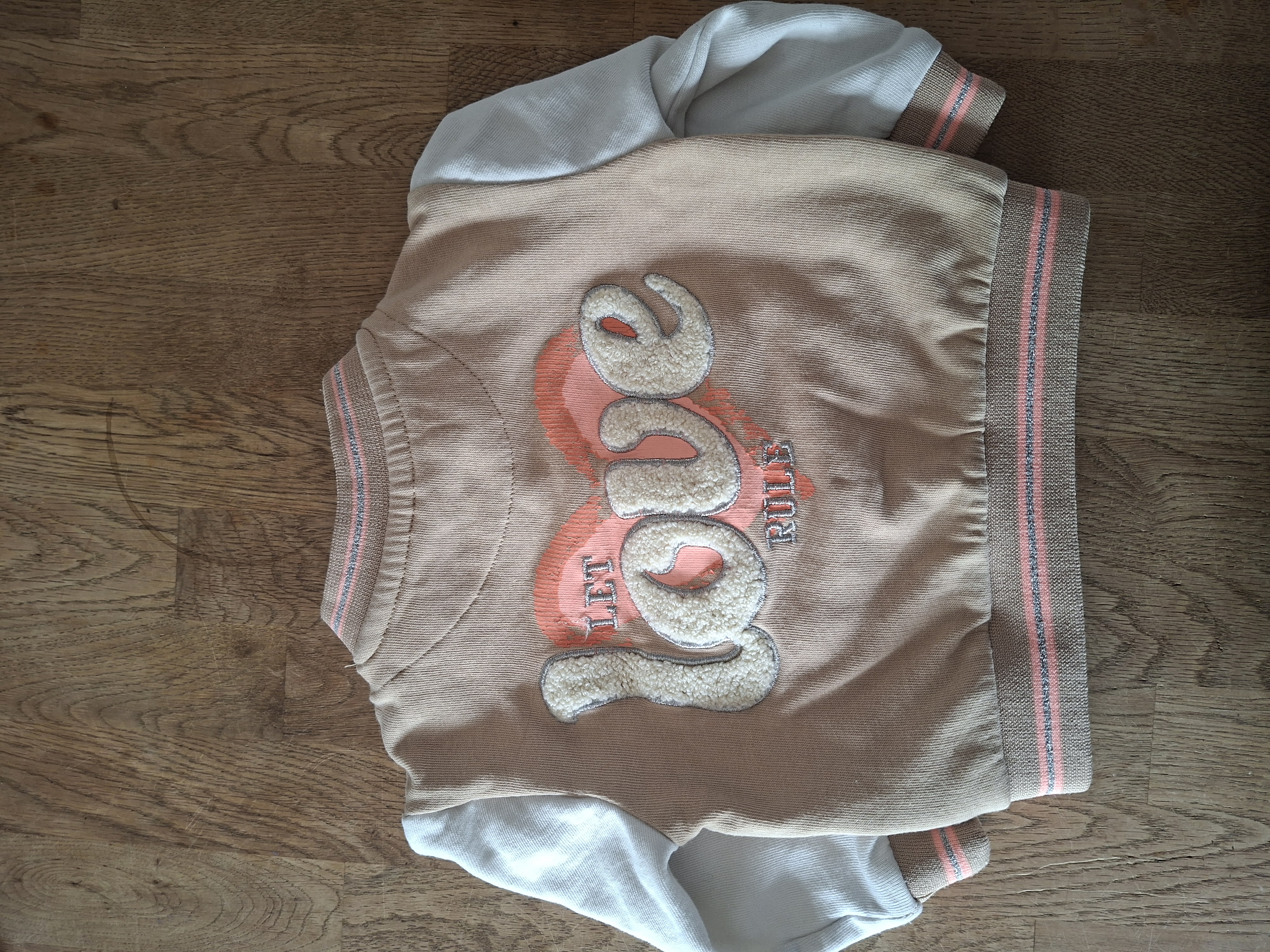 Bakkaboe baseball jasje beige "Let Love Rule" maat 80 nette staat