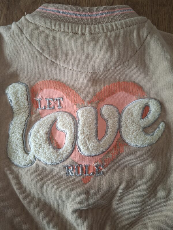 Bakkaboe baseball jasje beige "Let Love Rule" maat 80 nette staat