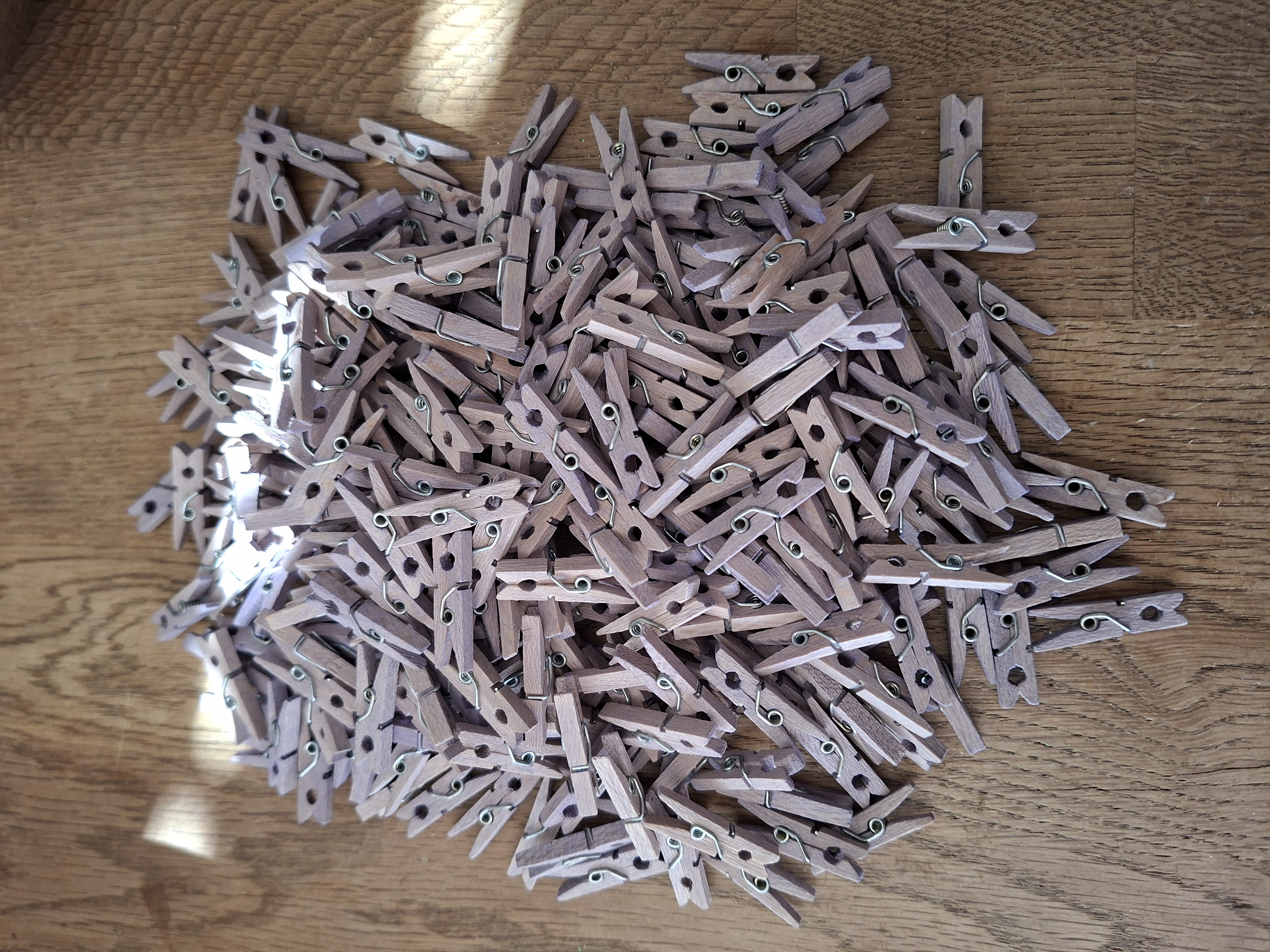 20260328_134917 PaperArt mini knijpertjes groot pakket diverse kleuren