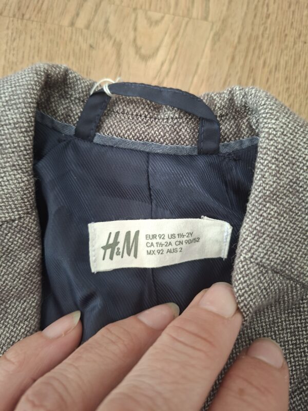 20260502_115919 H&M blazer grijs tweed met elleboogpatches maat 92 nette staat
