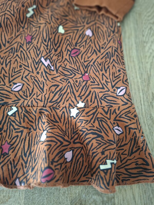 Twoday sweatjurk bruin tijgerprint "Take It Easy" pailletten maat 98/104 nette staat