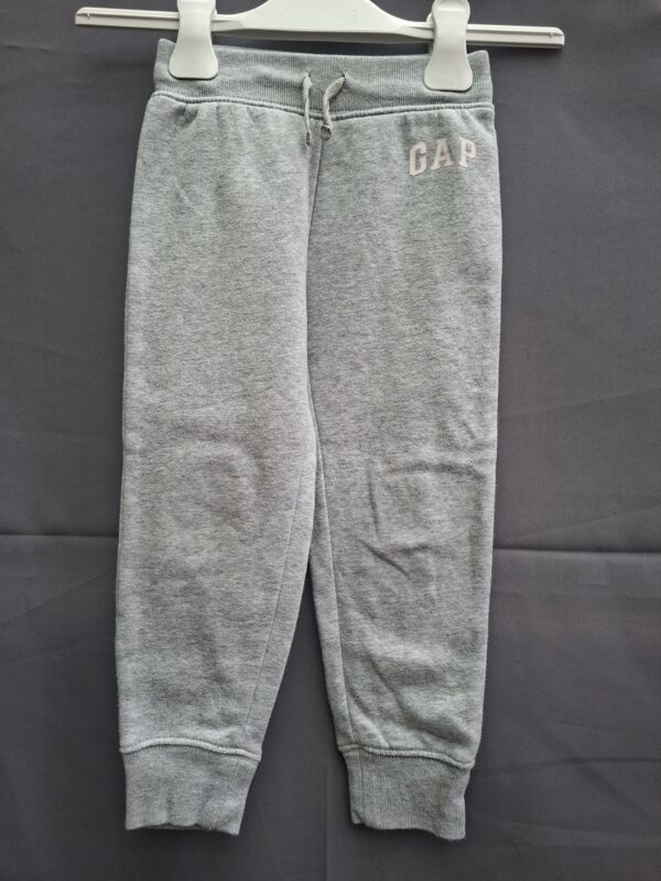 20260503_092033 Baby Gap jogger grijs maat 104 nette staat