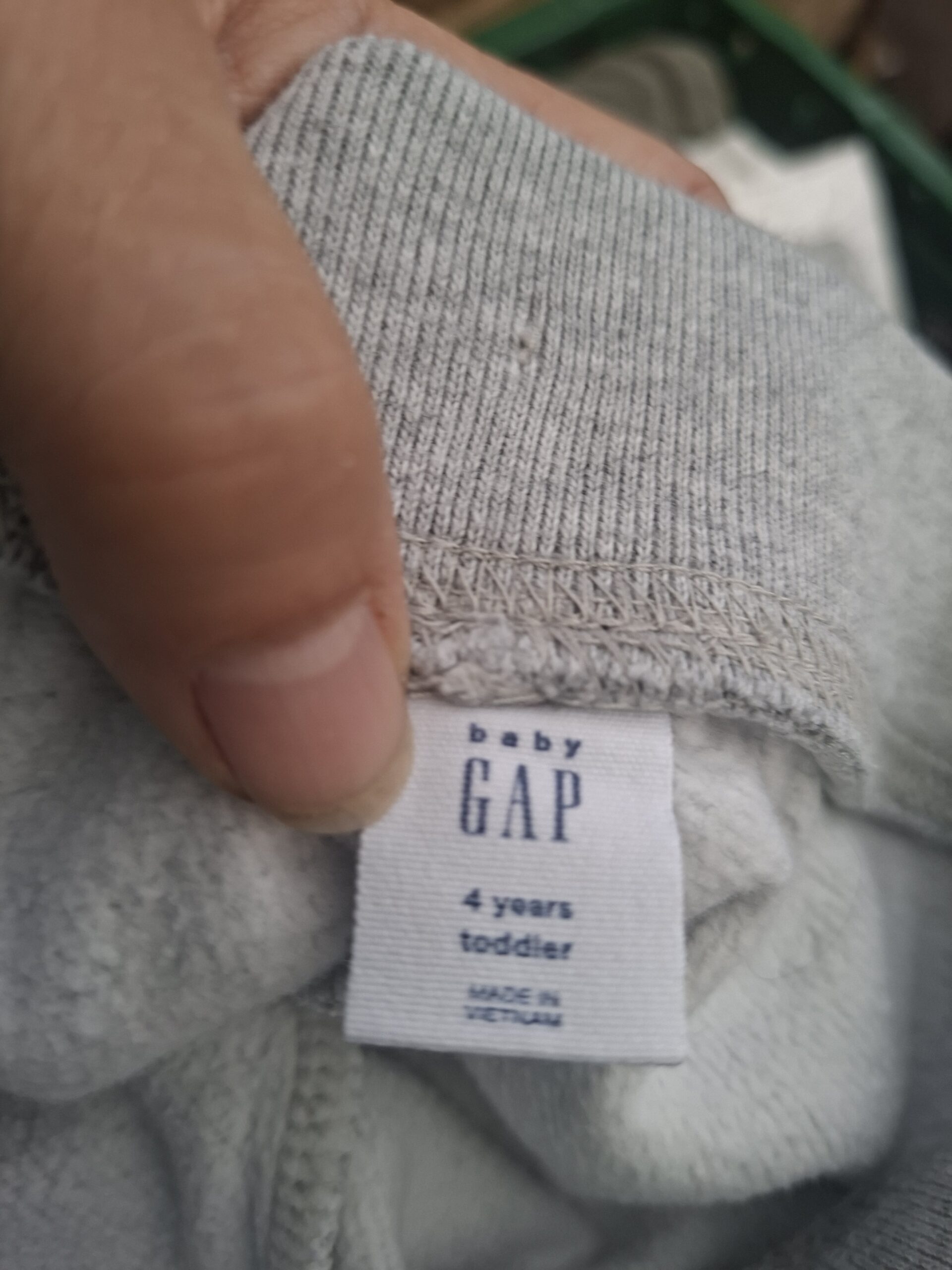 20260503_092105 Baby Gap jogger grijs maat 104 nette staat